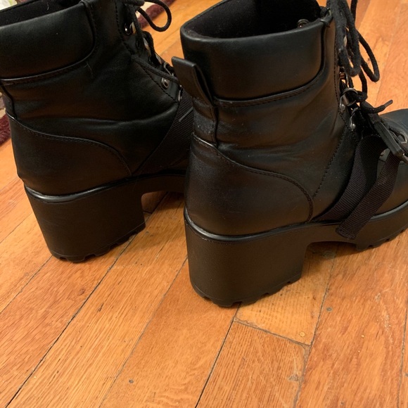 Boots - Picture 3 of 4